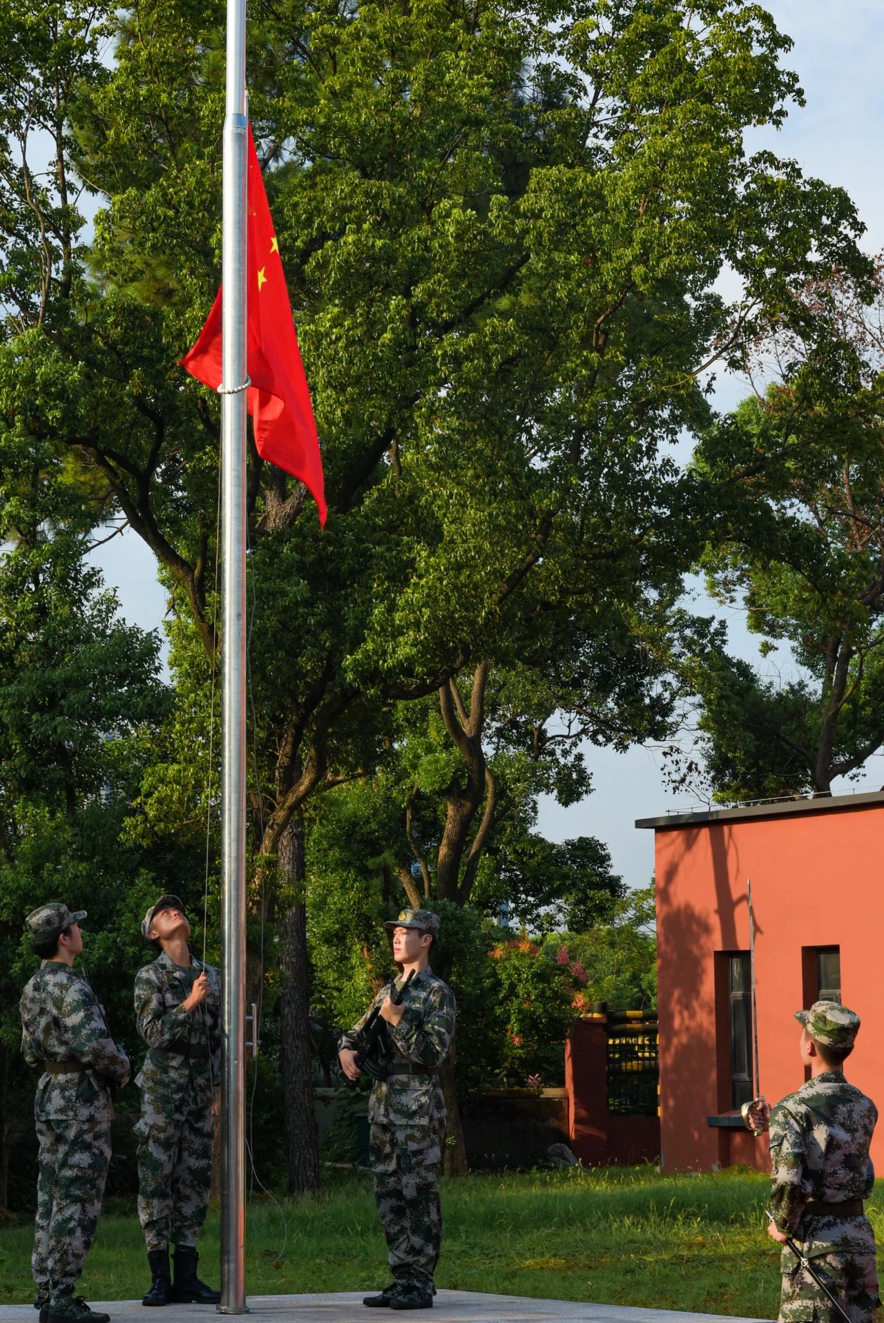 升国旗奏国歌